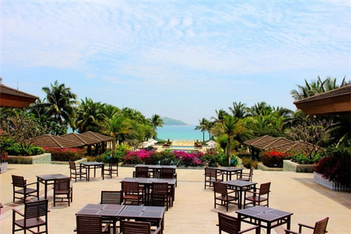 三亚湾皇冠度假酒店皇冠行政海景房，海南三亚三亚湾海景房的优势和劣势！